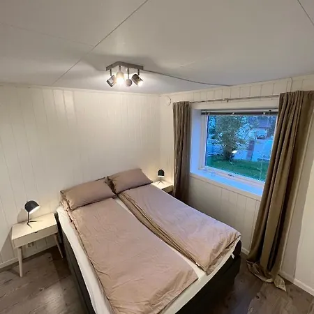 Sentralt Plassert Ved Sherpatrappen Tromsø